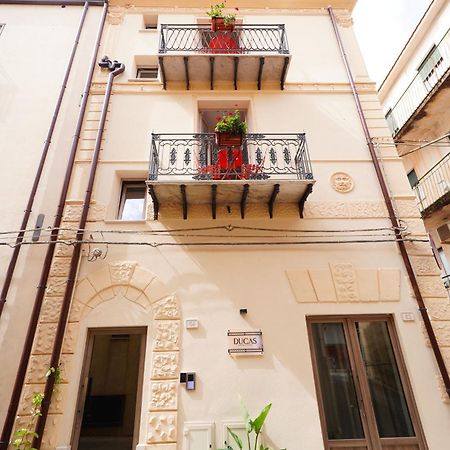 Ducas Rooms And Suite Lascari Ngoại thất bức ảnh