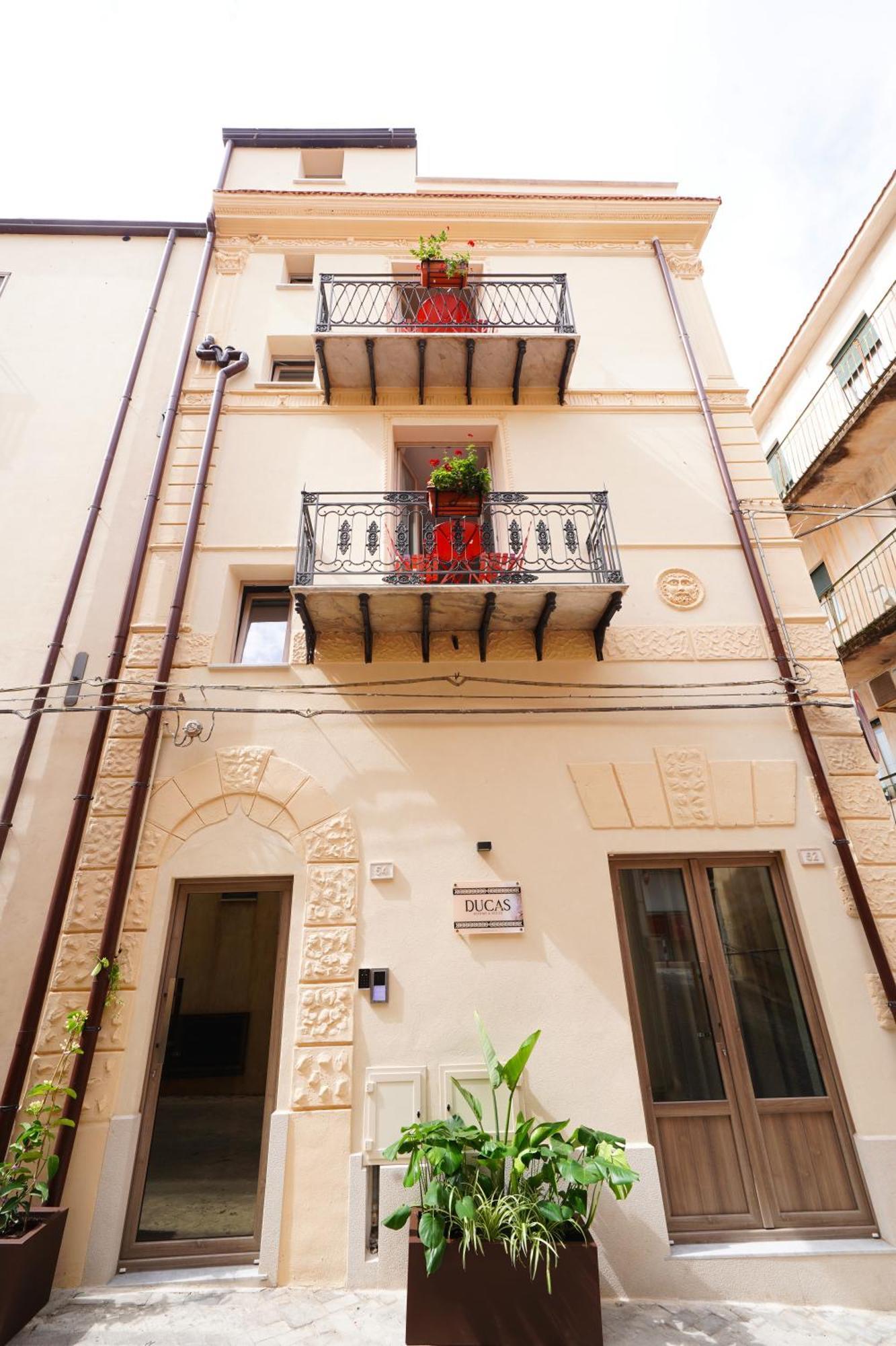 Ducas Rooms And Suite Lascari Ngoại thất bức ảnh