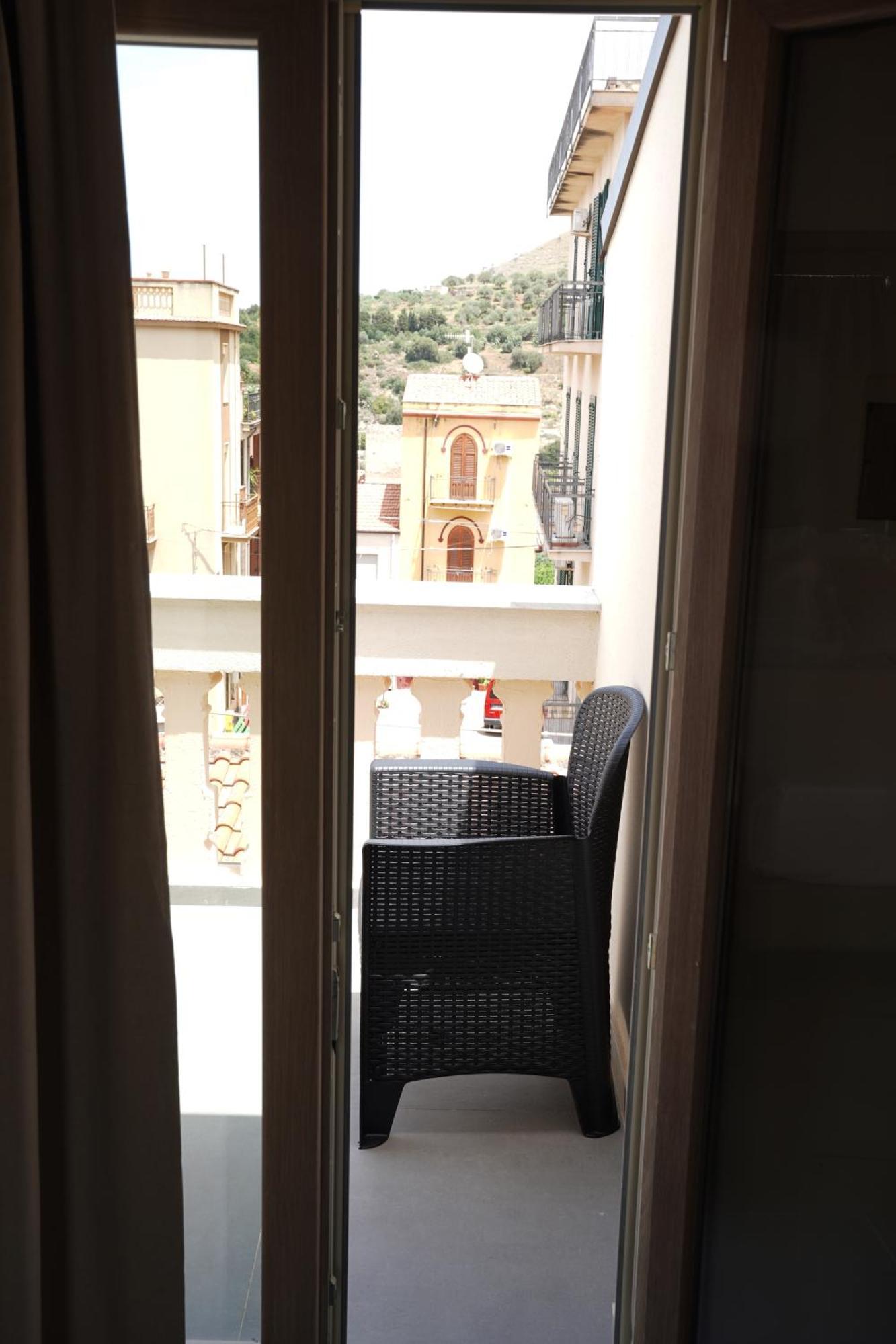 Ducas Rooms And Suite Lascari Ngoại thất bức ảnh