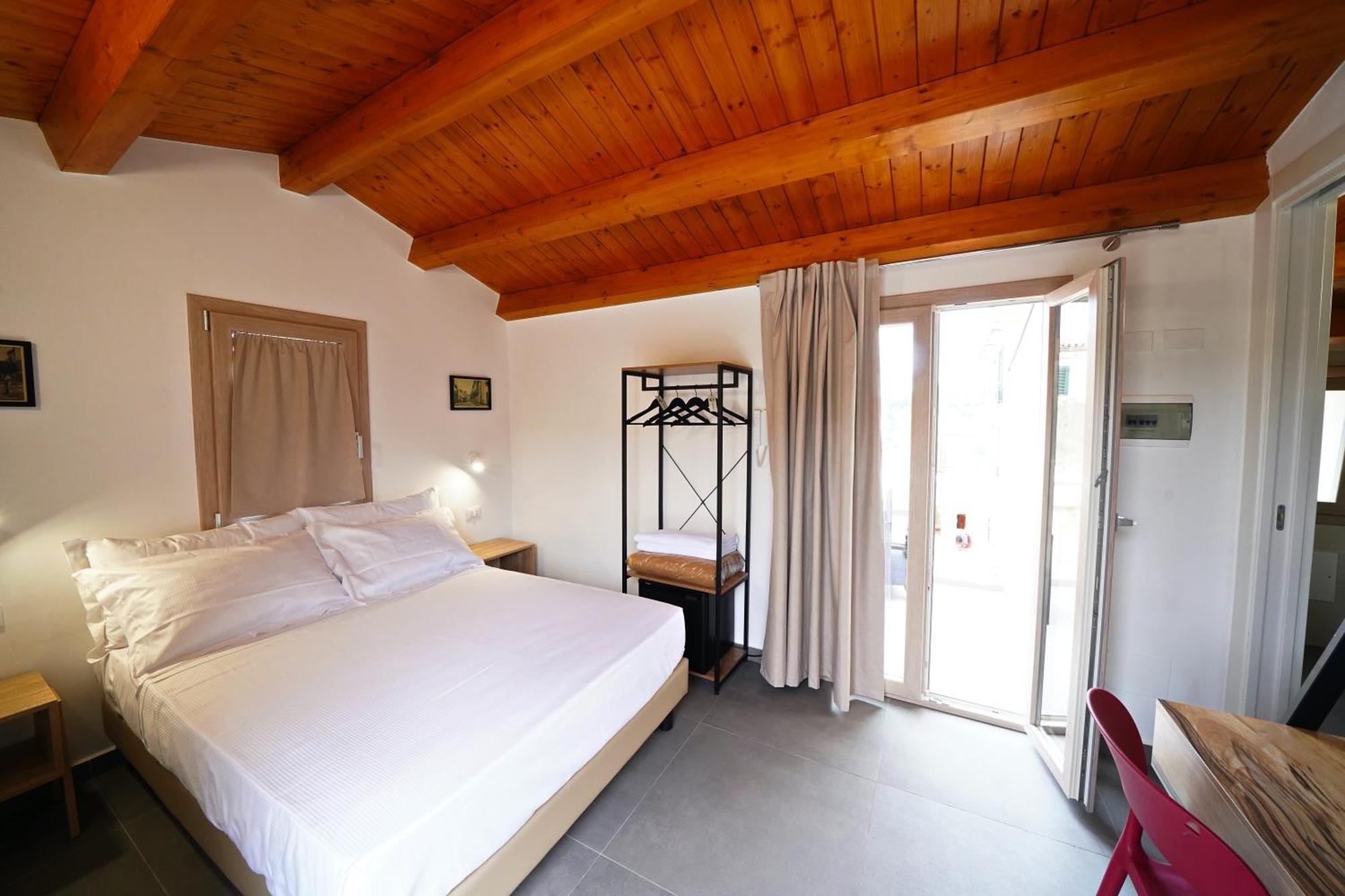 Ducas Rooms And Suite Lascari Ngoại thất bức ảnh