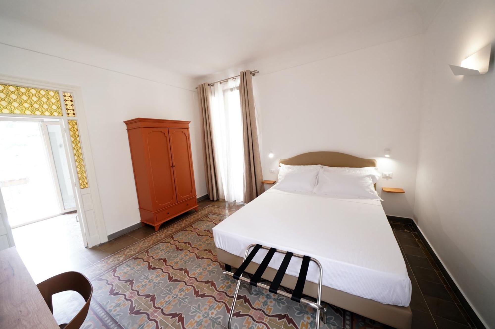 Ducas Rooms And Suite Lascari Ngoại thất bức ảnh