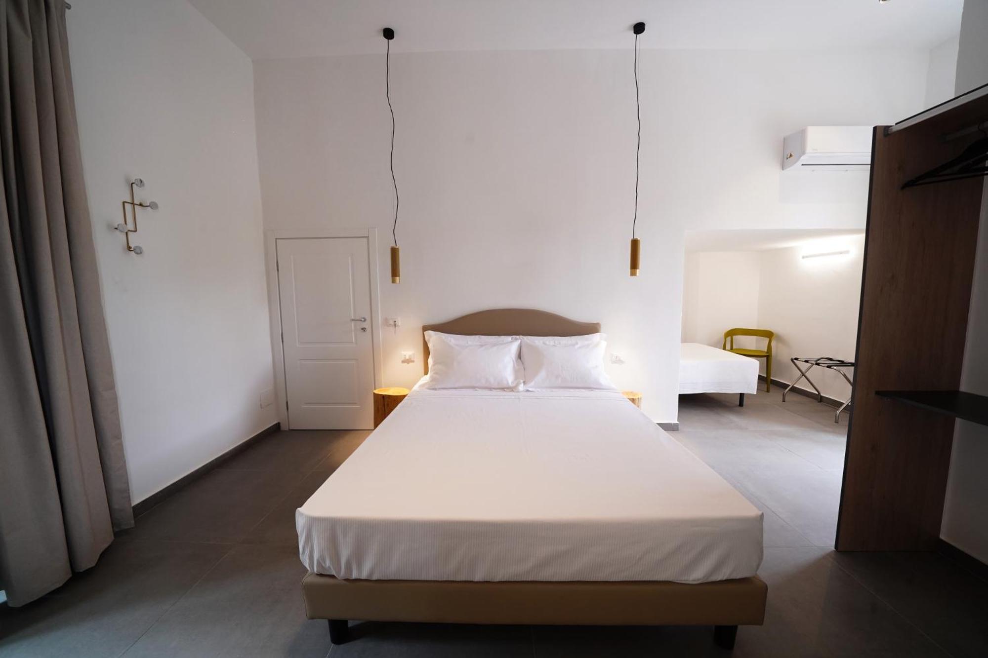 Ducas Rooms And Suite Lascari Ngoại thất bức ảnh