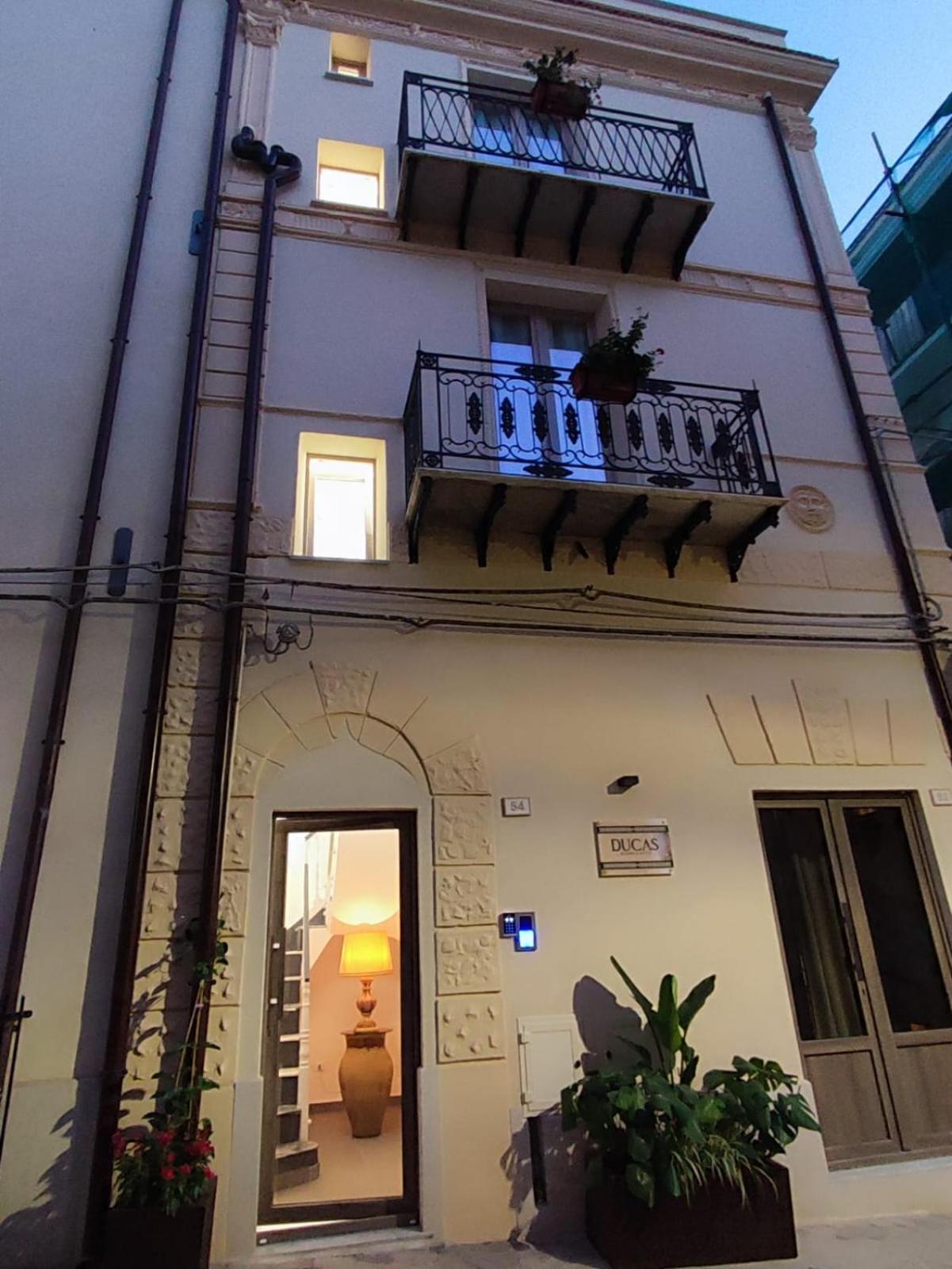 Ducas Rooms And Suite Lascari Ngoại thất bức ảnh