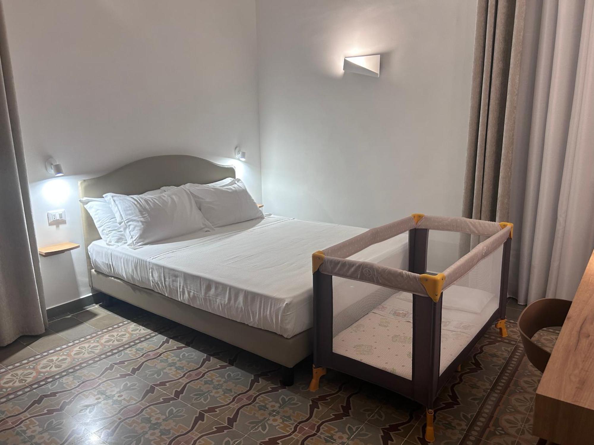 Ducas Rooms And Suite Lascari Ngoại thất bức ảnh