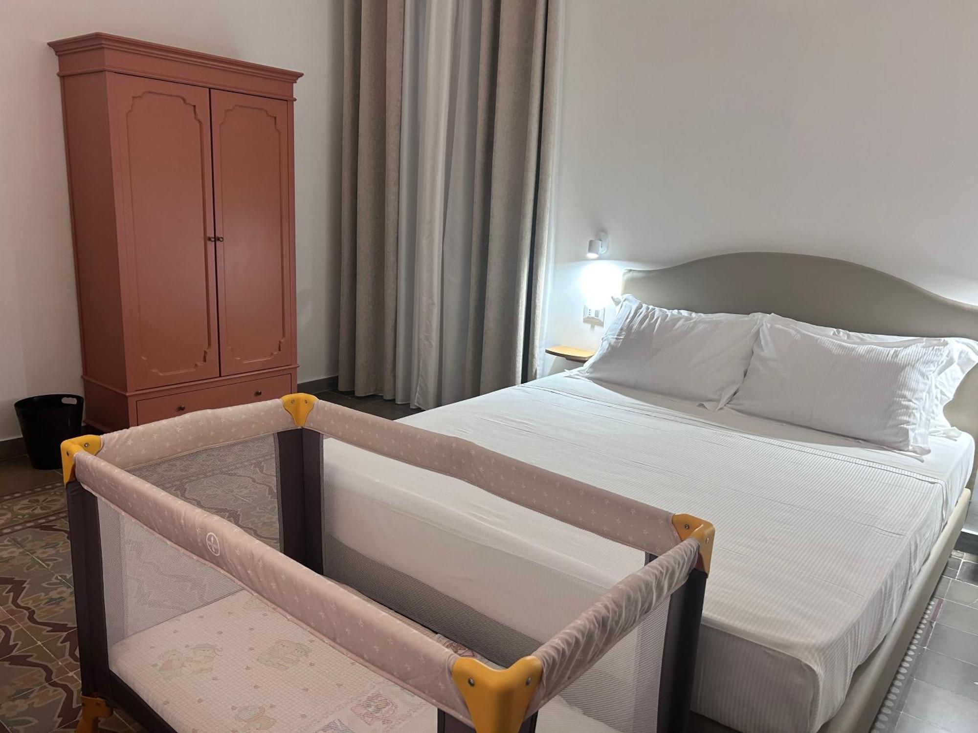 Ducas Rooms And Suite Lascari Ngoại thất bức ảnh
